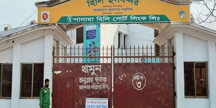 হিলি স্থলবন্দরে শাটডাউন প্রত্যাহার স্বাভাবিক হচ্ছে কাস্টমস কার্যক্রম
