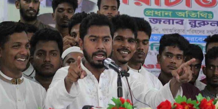 “নাগরিক সেবা নিশ্চিত না হলে অফিসার পদত্যাগ দাবি: নুরুল হক নুর”
