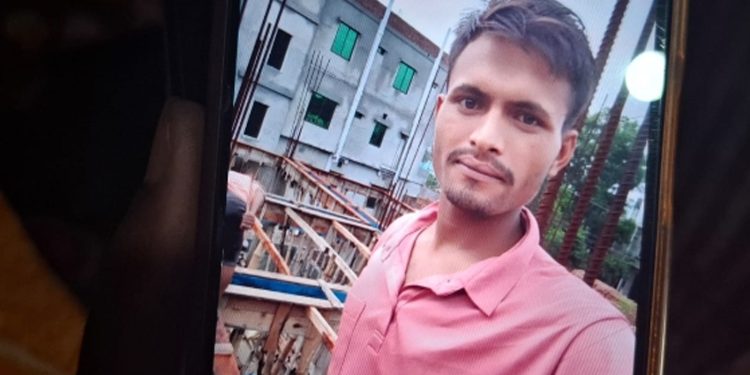 সখীপুরে মোবাইল চালানোর সময় সা'পের কামড়ে যুবকের মৃ'ত্যু