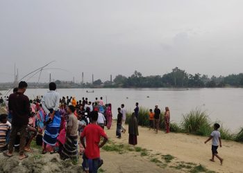 মির্জাপুরে পিকনিকে গিয়ে নৌকা থেকে পড়ে স্কুলছাত্র নি'খোঁজ