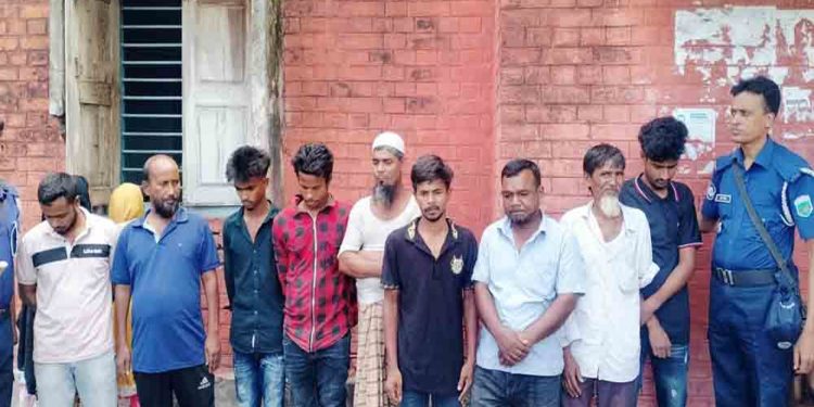 পাবনা মানসিক হাসপাতালে দালাল ধরতে অভিযান ৯ আ'টক