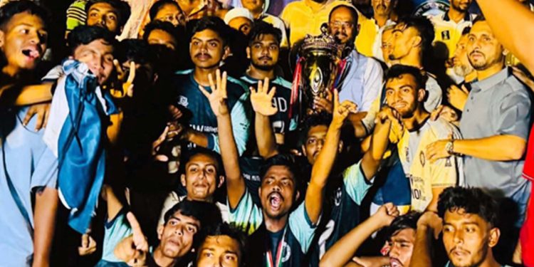 টাঙ্গাইলে বিবেকানন্দ ফুটবল চ্যাম্পিয়নশিপে জয়ী ‘জলন্ত ২৪’