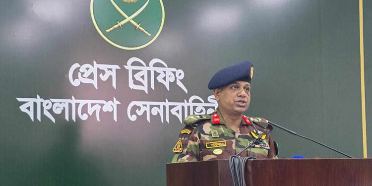 সেনাবাহিনীর অভিযানে ৫৬ অ'স্ত্র উদ্ধার গ্রে'প্তা'র ৯৯৬
