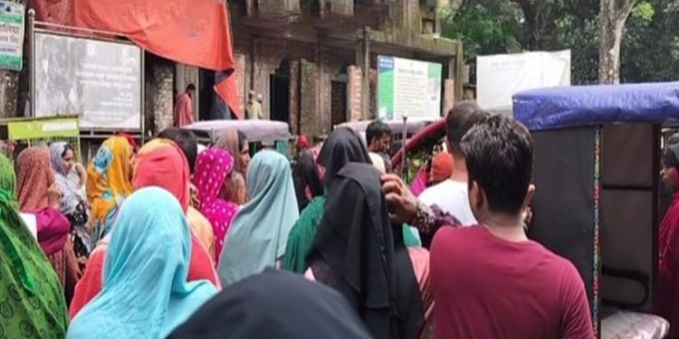 কালিহাতীতে ট্রাকচাপায় মোটরসাইকেল আরোহী নারী নি'হত