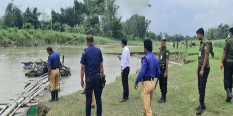 মির্জাপুরে অবৈধ বালু উত্তোলনে অভিযান ৫ ড্রেজার ধ্বংস
