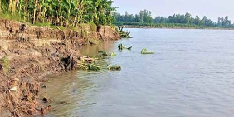 টাঙ্গাইলে যমুনার ভাঙনে ঝুঁকির মধ্যে শিক্ষা প্রতিষ্ঠান ও শত শত পরিবার