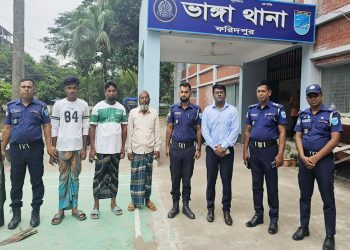 আড়িয়াল খাঁ নদে অভিযান: ৬ ড্রেজার জব্দ আ'টক ৩