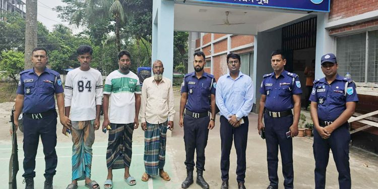 আড়িয়াল খাঁ নদে অভিযান: ৬ ড্রেজার জব্দ আ'টক ৩