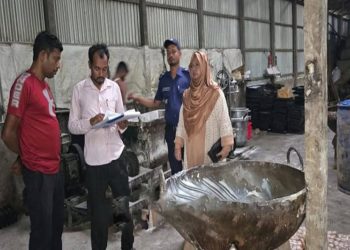 সখীপুরে অস্বাস্থ্যকর খাবার উৎপাদনের দায়ে বেকারিকে জরিমানা