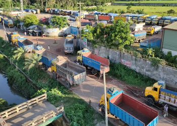আখাউড়া স্থলবন্দরে বাণিজ্য পুনরায় শুরু শাটডাউন কর্মসূচি প্রত্যাহার
