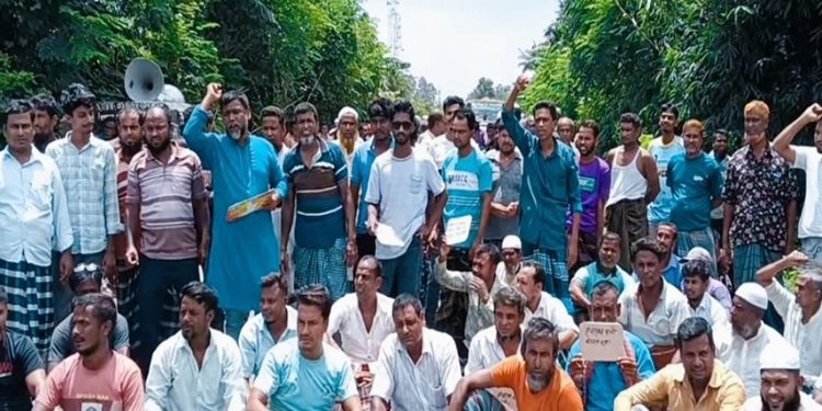 কালাইয়ে অতিরিক্ত ভাড়া আদায়ে সড়ক অবরোধ সমঝোতায় শেষ