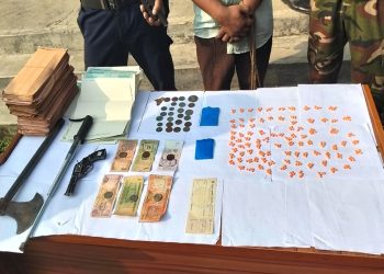 ঠাকুরগাঁওয়ে মা'দক ব্যবসায়ীর বাড়িতে অভিযান অ'স্ত্র-ই'য়াবা-বিদেশি মুদ্রা জব্দ