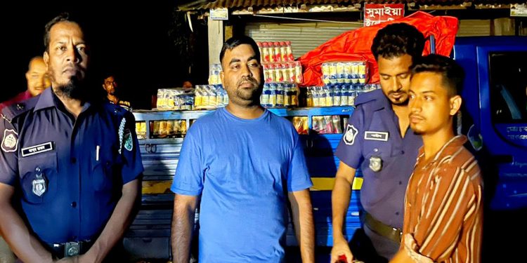 নেত্রকোণায় ভারতীয় জুস ভর্তি পিকআপসহ দুইজন আ'টক