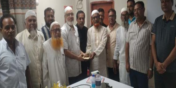 কালিহাতীতে অগ্নিকাণ্ডে ক্ষতিগ্রস্তদের সহায়তা দিলেন ড্যাব নেতা শাহ আলম