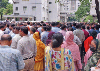 চাকরি আইন বাতিলের দাবিতে দুই উপদেষ্টার দপ্তরে স্মারকলিপি