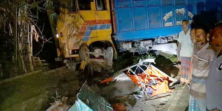 জয়পুরহাটে ট্রাক-ট্রাক্টর সংঘর্ষে অটোরিকশা চালক নি'হত ৫ জন আ'হত