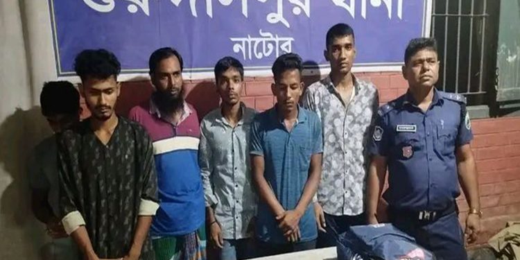 নাটোরের ডা'কাতির প্রস্তুতিকালে খেলনা পি'স্তলসহ ছয়জন আ'টক