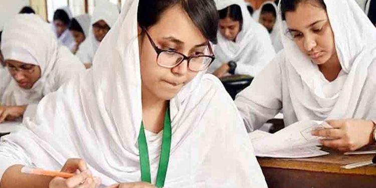 বাড়ছে করোনা সংক্রমণ হুঙ্কার দিলেওএইচএসসি পরীক্ষা নির্ধারিত সময়ে