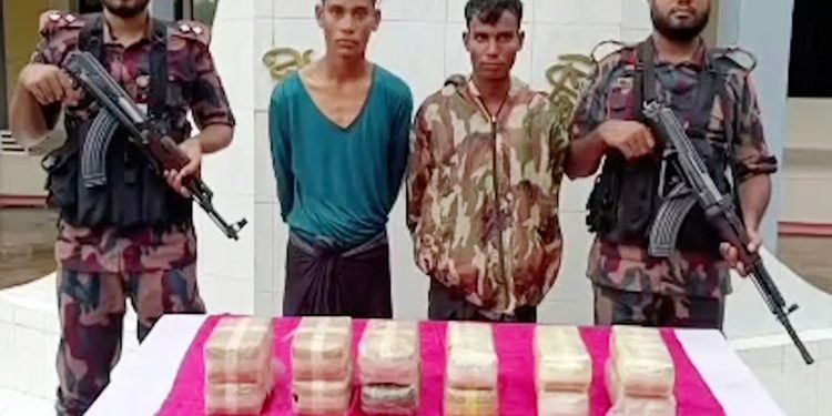নাফ নদীতে ১ লাখ ২০ হাজার ই'য়াবাসহ দুই মিয়ানমার নাগরিক আ'টক
