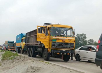 ঈদ শেষে কর্মস্থলে ফেরা: যমুনা সেতু এলাকায় ৩০ কিমি যানজট