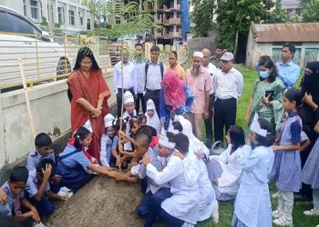 টাঙ্গাইলে সকল সরকারি প্রাথমিক বিদ্যালয়ের একযোগে বৃক্ষরোপণ