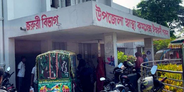 পাবনায় কাভার্ড ভ্যানের ধাক্কায় মা-মেয়েসহ নি'হত ৩