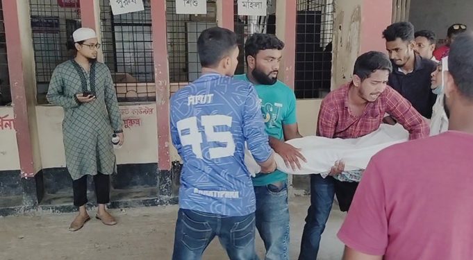 বাসাইলে ঈদসামগ্রী গ্রহণের সময় অসুস্থ হয়ে বৃদ্ধার মৃত্যু