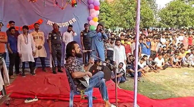 ঈদ উৎসবে গান গেয়ে কয়েদিদের মাতালেন নোবেল