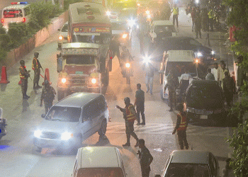 মিরপুরে সেনা-পুলিশের যৌথ অভিযান জরিমানা ও আ'টক