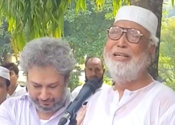 স্ত্রীর জানাজায় অঝোরে কাঁদলেন বঙ্গবীর