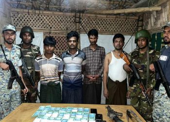 উখিয়ায় রোহিঙ্গা ক্যাম্পে অ'স্ত্র-টাকাসহ ৪ সন্ত্রাসী আ'টক