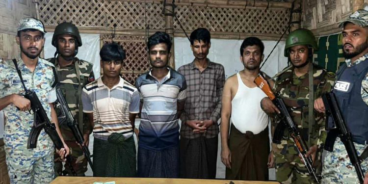 উখিয়ায় রোহিঙ্গা ক্যাম্পে অ'স্ত্র-টাকাসহ ৪ সন্ত্রাসী আ'টক