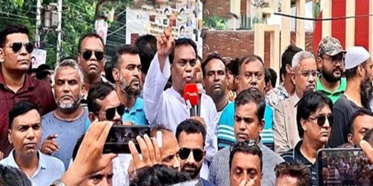 টাঙ্গাইলে আইনশৃঙ্খলা অবনতির প্রতিবাদে স্বেচ্ছাসেবক দলের বিক্ষোভ