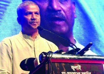 ‘ফ্যাসিস্টদের বিচার হবেই শাহবাগে তথ্যচিত্র প্রদর্শনীতে আসিফ নজরুল