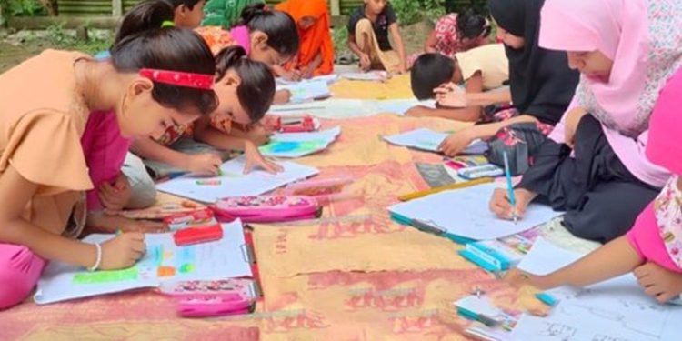 টাঙ্গাইলে শিশুদের চিত্রাঙ্কন প্রতিযোগিতা: বর্ষার বাংলার প্রকৃতি ফুটে উঠল ক্যানভাসে