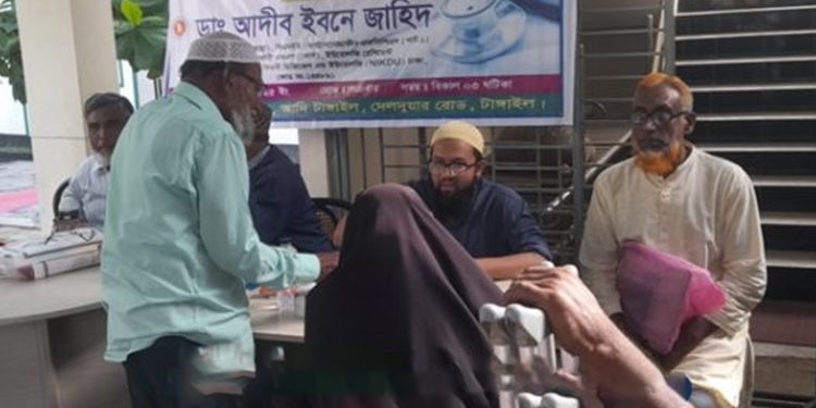 টাঙ্গাইলে বিনামূল্যে চিকিৎসা সেবা দিলেন তরুণ ডাক্তার আদীব ইবনে জাহিদ