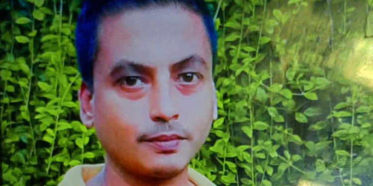 নারায়ণগঞ্জে পারিবারিক কলহে স্ত্রীকে কু'পিয়ে হ'ত্যা স্বামী থানায় আত্মসমর্পণ