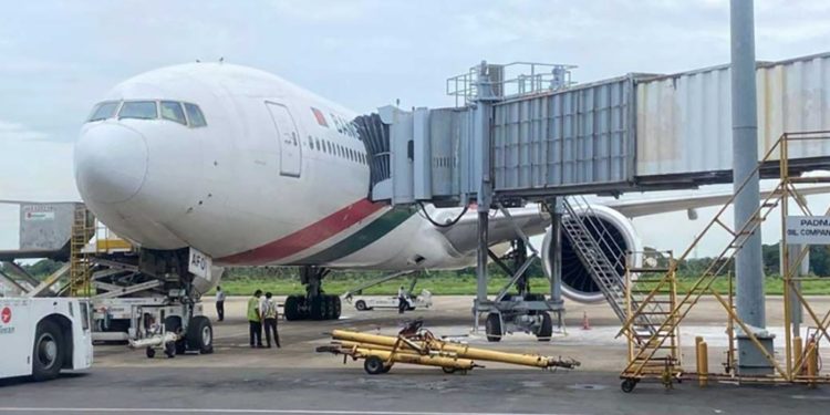 যান্ত্রিক ত্রুটিতে চট্টগ্রামে জরুরি অবতরণ করল দুবাই ফেরত বাংলাদেশ বিমানের ফ্লাইট