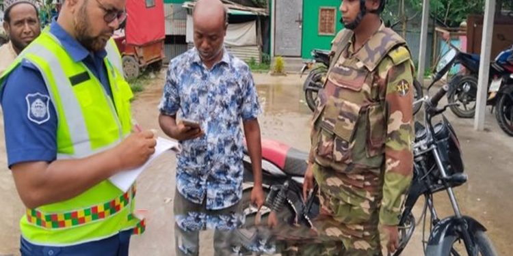 কালিহাতীতে হেলমেটবিহীন ১৩ বাইকারকে জরিমানা যৌথ অভিযান সেনা ও হাইওয়ে পুলিশের