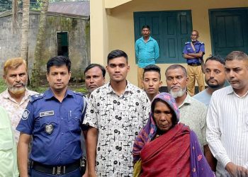 সেনা সদস্যের মানবিকতা: বাড়ি ফিরলেন হারিয়ে যাওয়া বৃদ্ধা