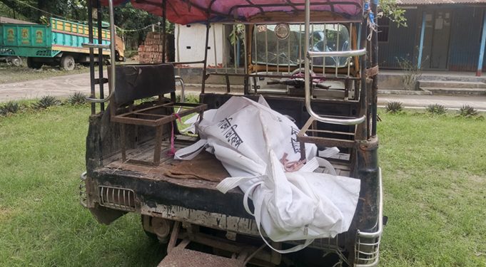নসিমনের ধাক্কায় মোটরসাইকেল চালক ট্রাক চাপায় নিহত