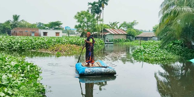 টানা বৃষ্টি ও জোয়ারে রামগতি-কমলনগরের ২৮ গ্রাম প্লাবিত দুর্ভোগে লাখো মানুষ