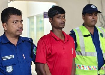 নাটোরে মাইক্রোবাস দুর্ঘটনায় ৮ নি'হত ট্রাকচালক গ্রে'ফ'তার