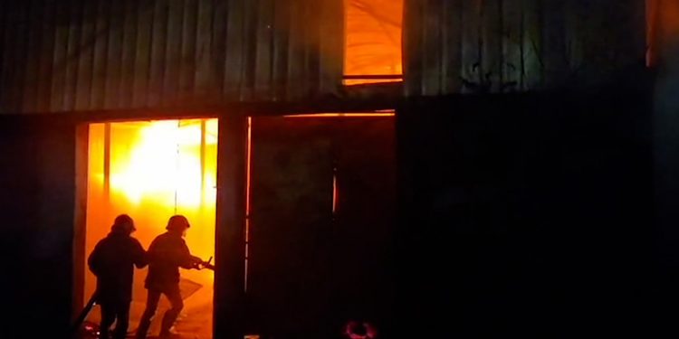 গাজীপুরে টঙ্গীর তুলার গোডাউনে ভয়াবহ অ'গ্নি'কা'ণ্ড