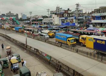 লাঙ্গলবন্দ সেতুর ক্ষতিতে মহাসড়কে ৭ কিমি যানজট দুর্ভোগে যাত্রীরা