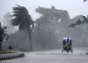 দেশের ছয় অঞ্চলে ঝড়ের সতর্কতা সন্ধ্যার মধ্যে যেসব অঞ্চলে হতে পারে ঝড়