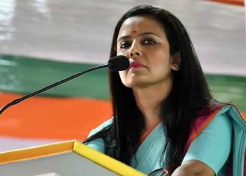 “বাংলাদেশ ভারতের চেয়ে উন্নত: অনুপ্রবেশ ইস্যুতে মহুয়ার প্রশ্ন”