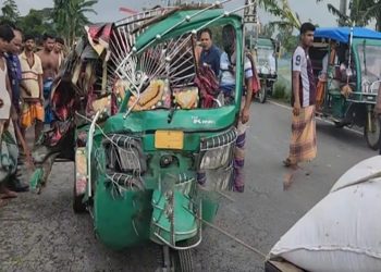 টাঙ্গাইলে বাস-সিএনজি সংঘর্ষে মা-ছেলেসহ তিনজন নি'হত