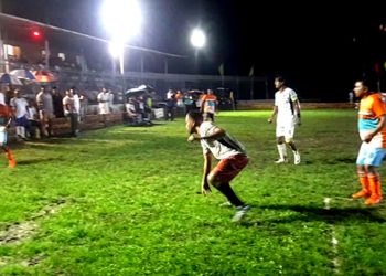 টাঙ্গাইলে শামসুল হক স্মৃতি মিনি ফুটবলের ফাইনালে ওঠার লড়াই আজ