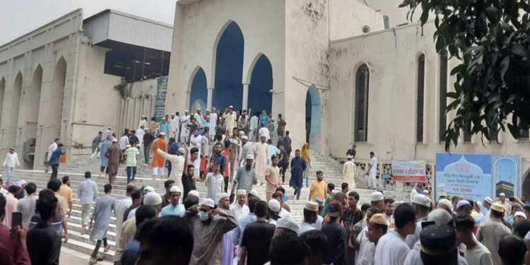 জুলাই শহীদ দিবস: দেশজুড়ে বিশেষ দোয়া ও মোনাজাতের আয়োজন